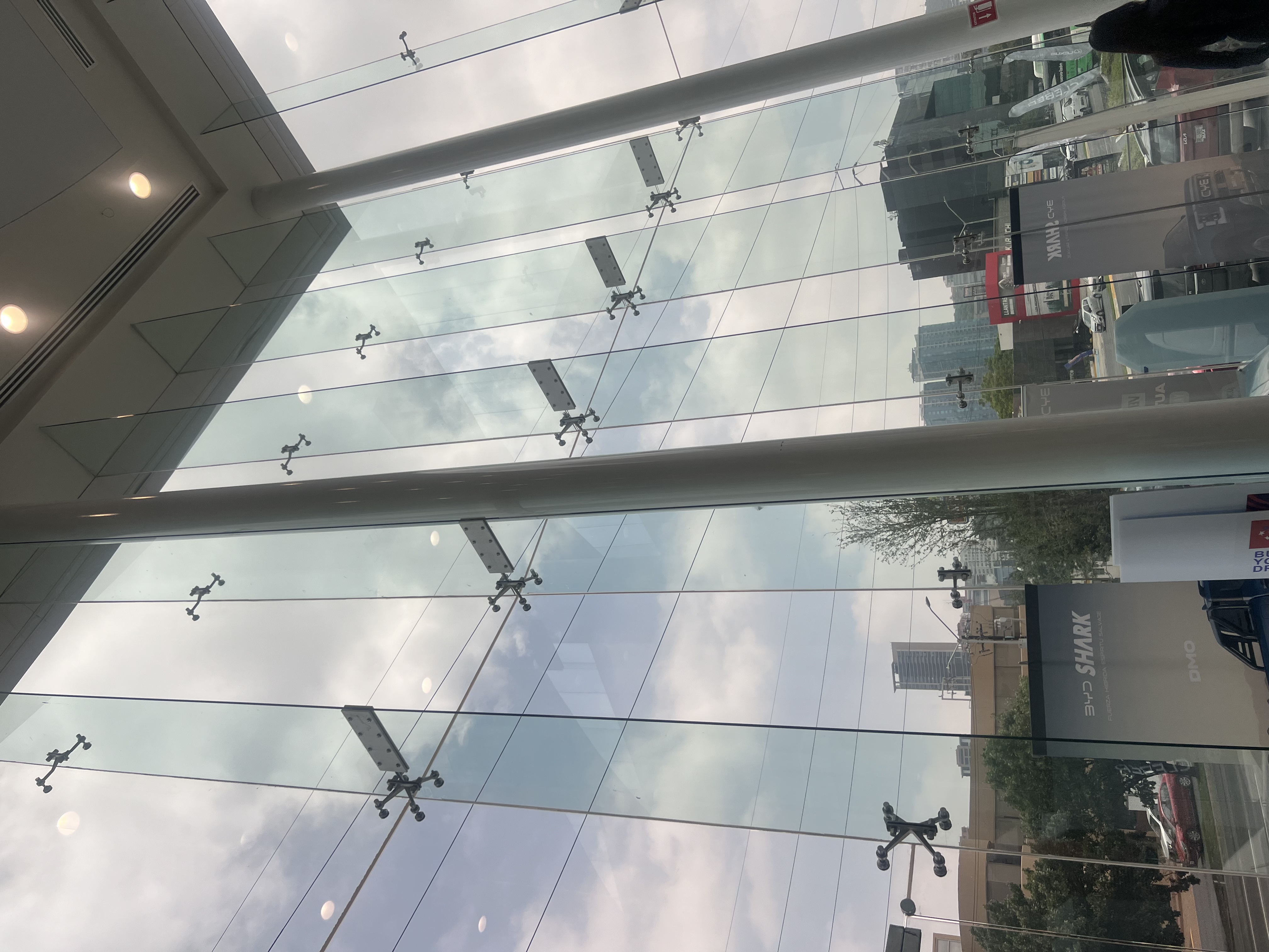 Agencia Automotriz — Fachada