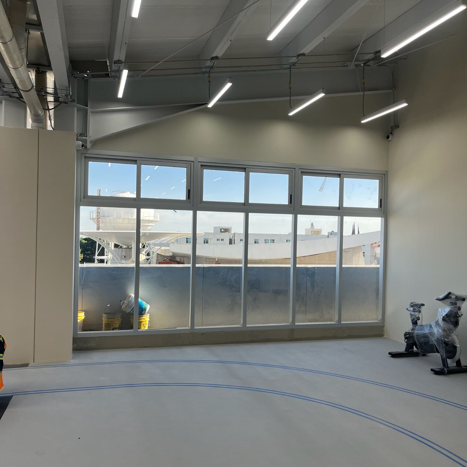 La Salle Gimnasio — Estudio · ventanería