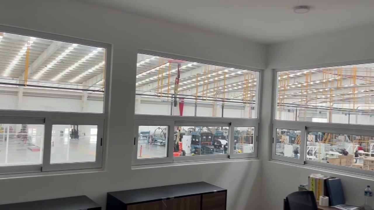 Reyma Fábrica — Ventanería de aluminio · esquina