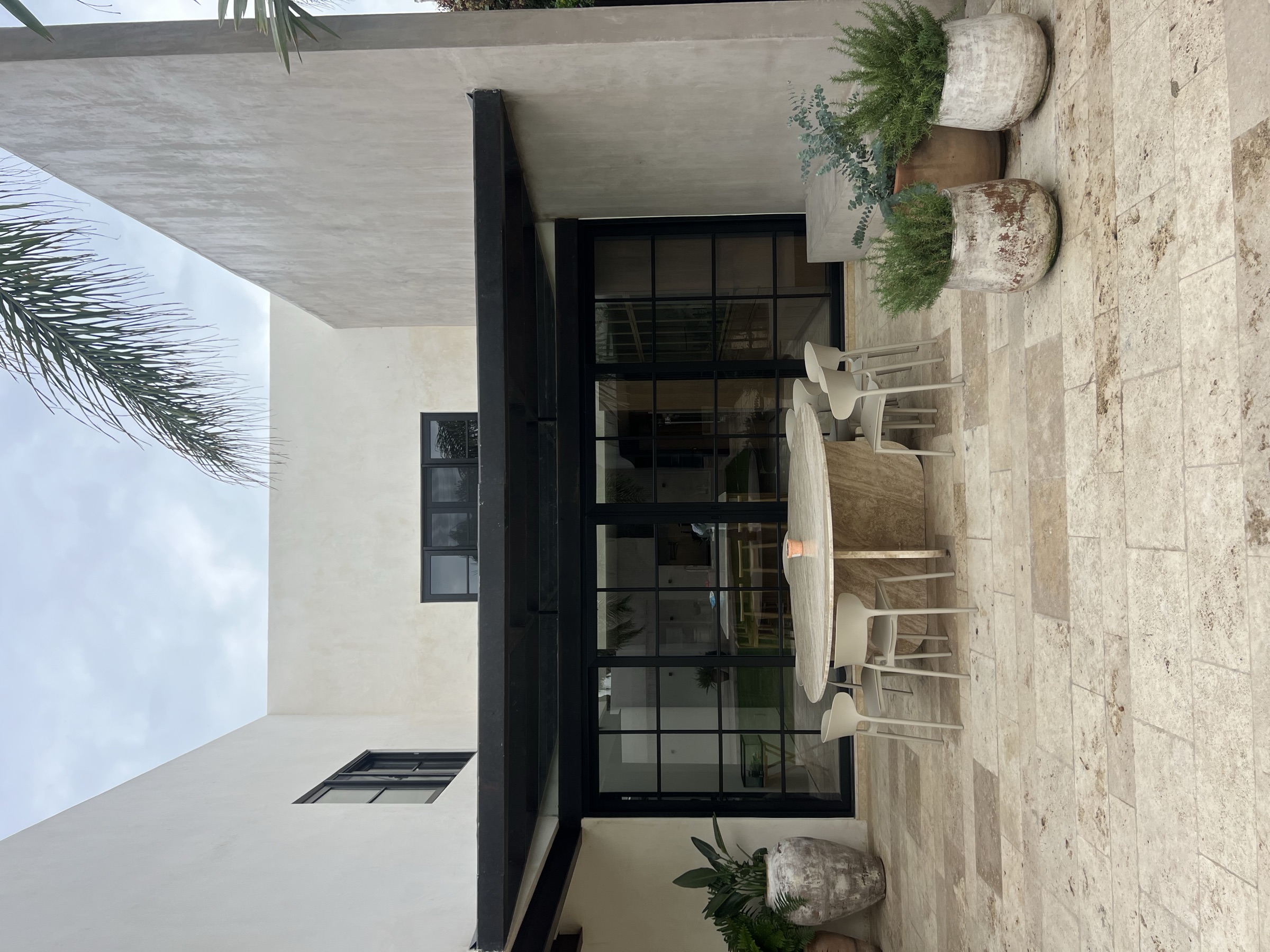 Casa RB — Patio de travertino