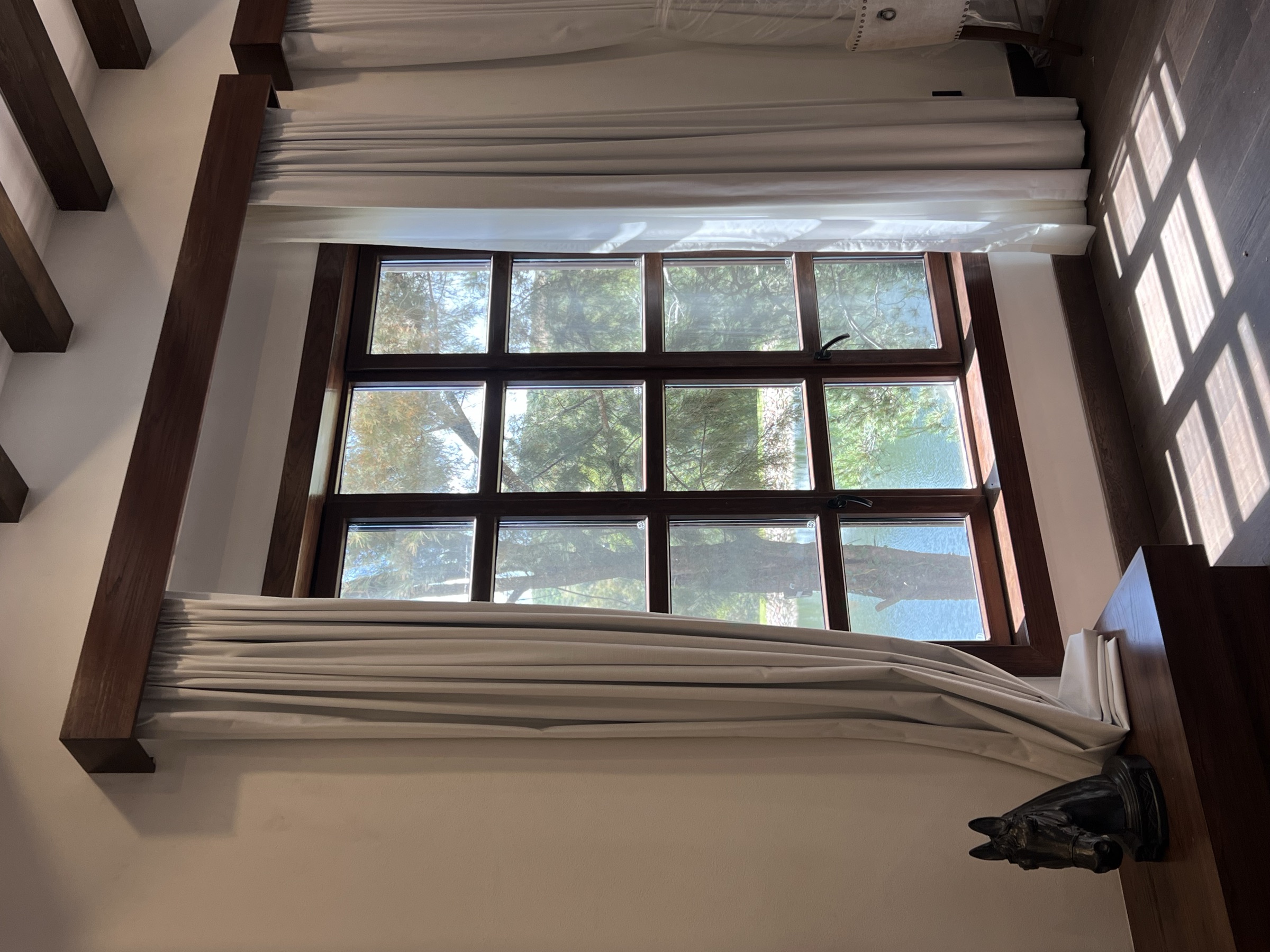 Rancho V — Ventana de madera · recámara